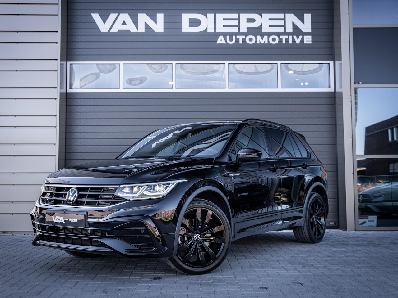 Volkswagen Tiguan - 1.4 TSI eHybrid R-Line Business+ Black Line - Pano l 360cam l 20'' l Memory l ACC - AutoWereld.nl