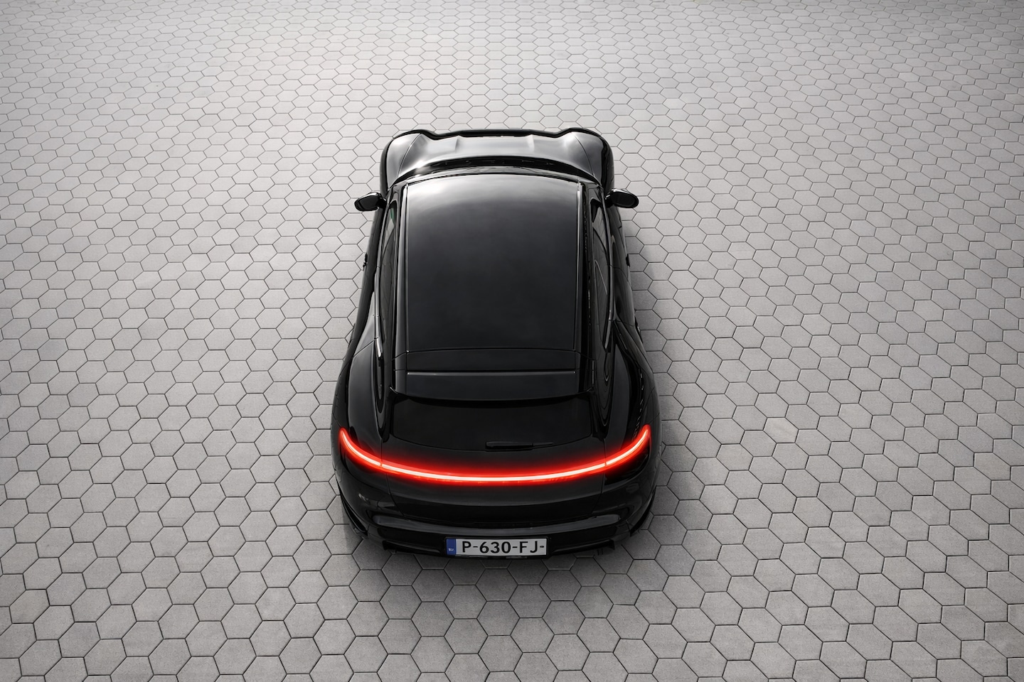 Porsche Taycan Sport Turismo - GTS 84 kWh Porsche Taycan Sport Turismo GTS 2022 Zwart 21” en burmester - AutoWereld.nl