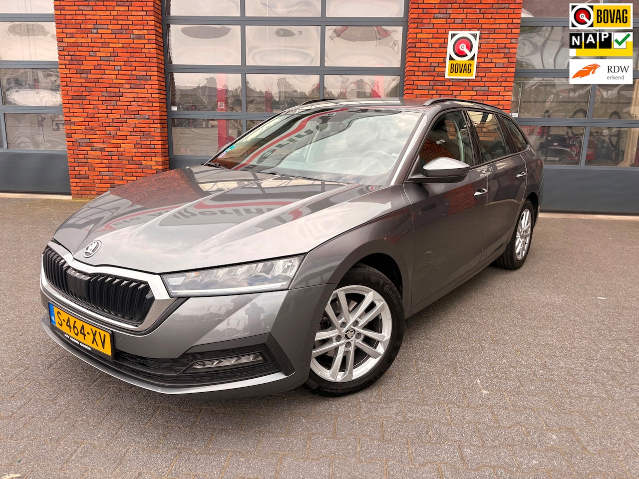 Skoda Octavia Combi - 1.5 e-TSI 150PK Business Edition | Trekhaak | Apple Carplay | - AutoWereld.nl