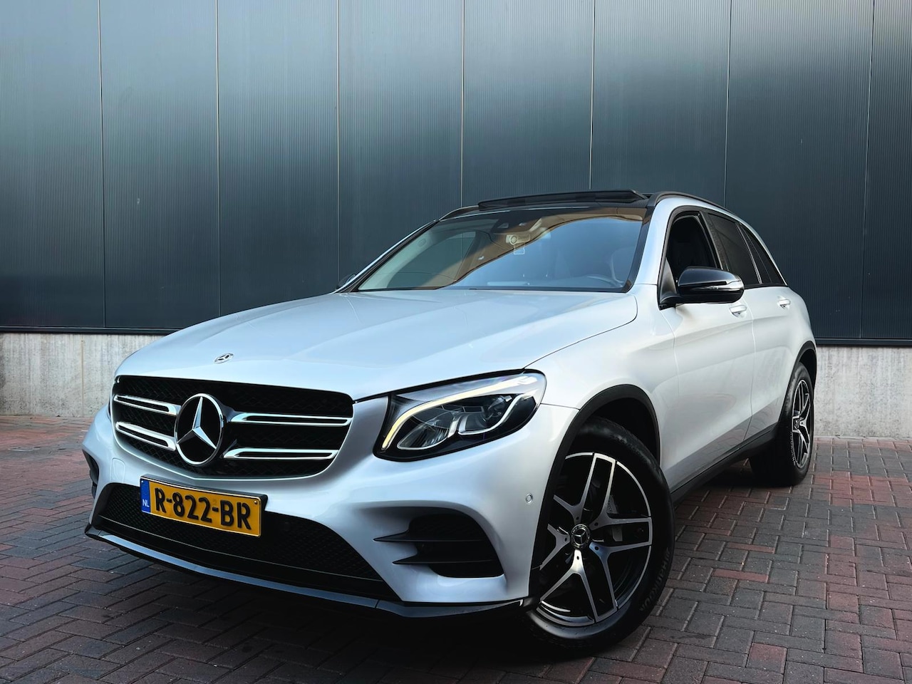 Mercedes-Benz GLC-klasse - 250 4MATIC * AMG * Pano * Cruise * Led * Leer * Goed Onderhouden * - AutoWereld.nl