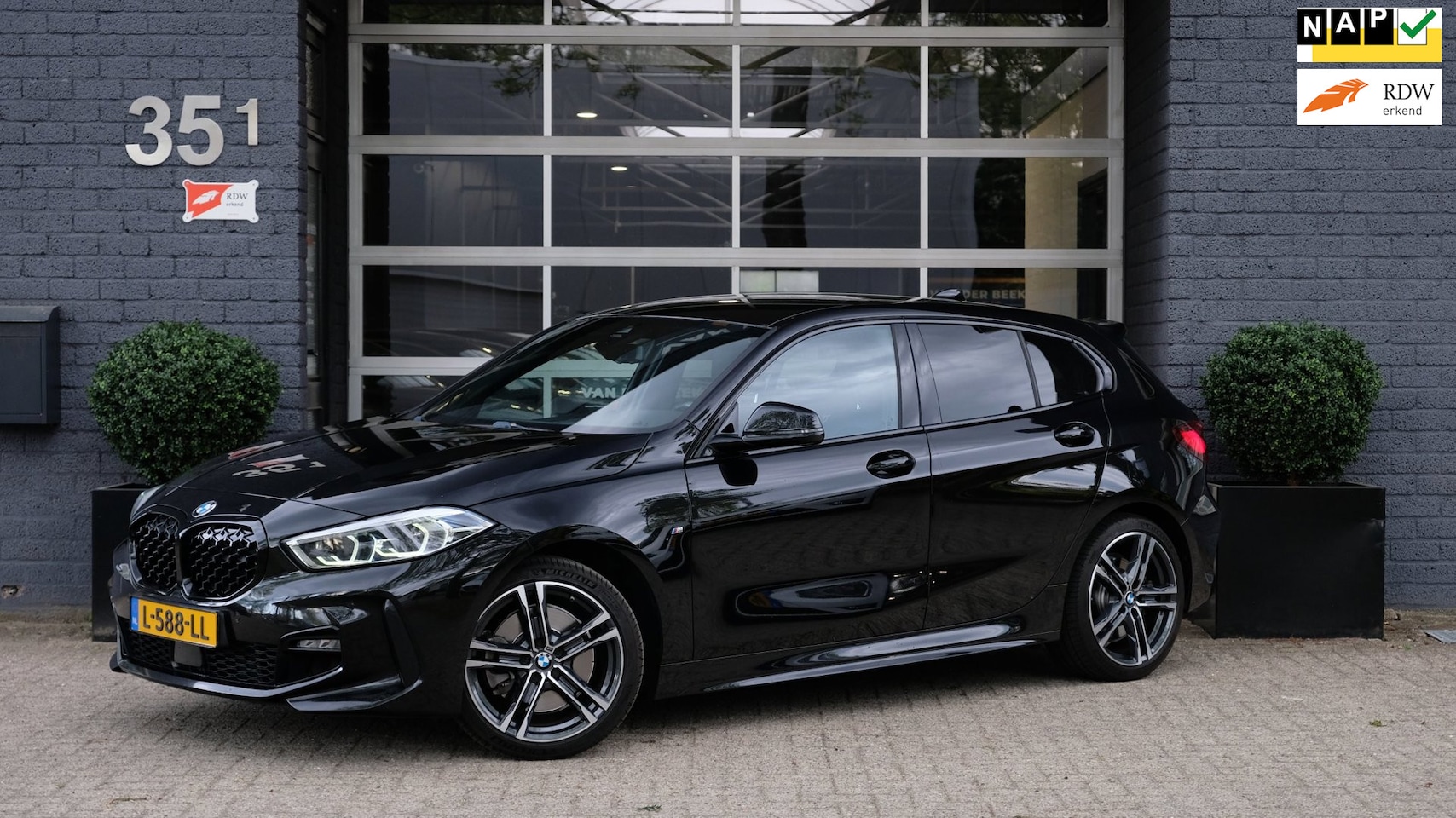BMW 1-serie - 120i M-Sport|Aero Pack|Live Cockpit|Shadow Line - AutoWereld.nl