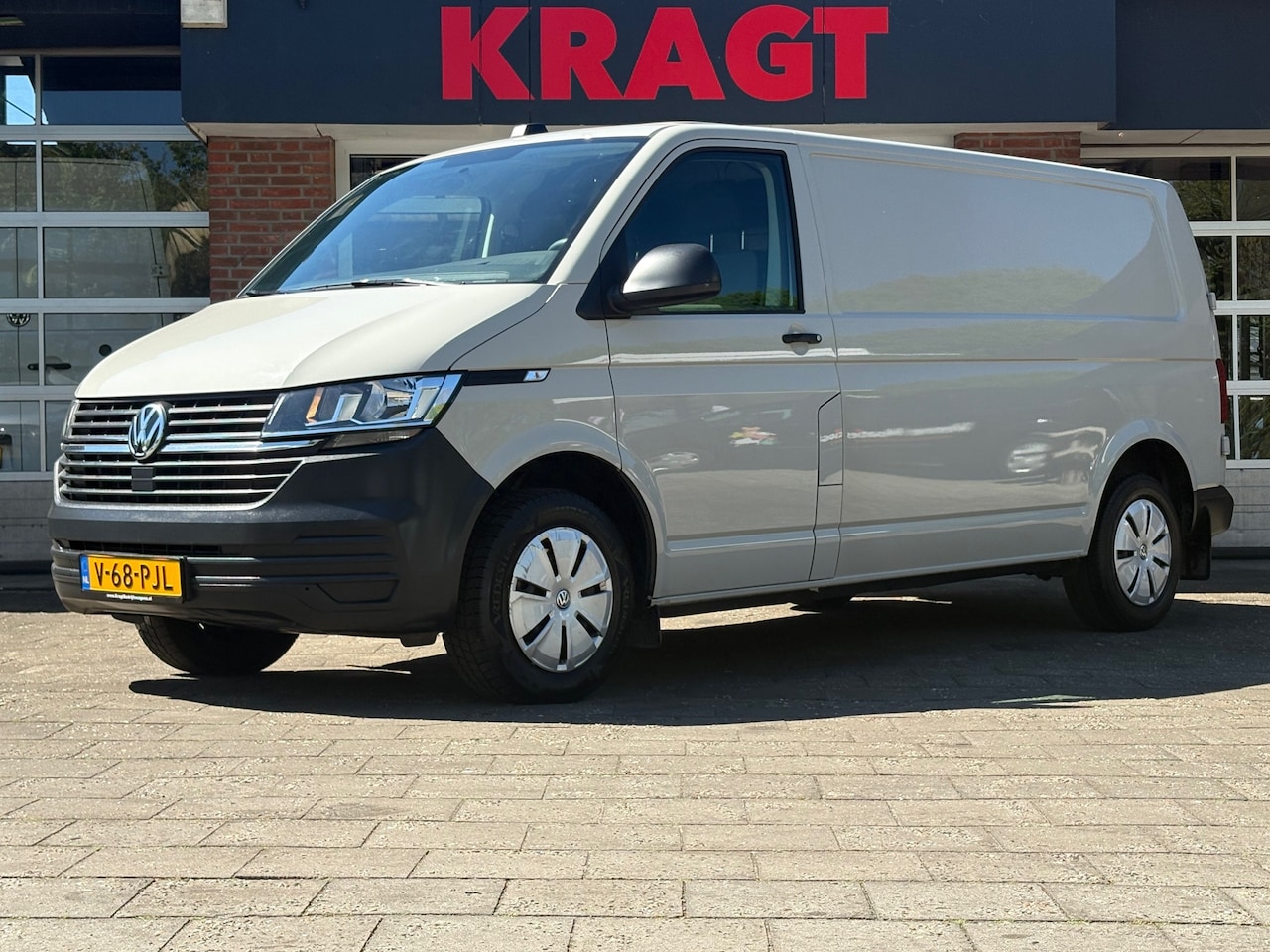 Volkswagen Transporter - 2.0 TDI L2H1 150PK!|DSG Automaat|cruise control|airco|achteruitrijcamera|apple carplay|dri - AutoWereld.nl