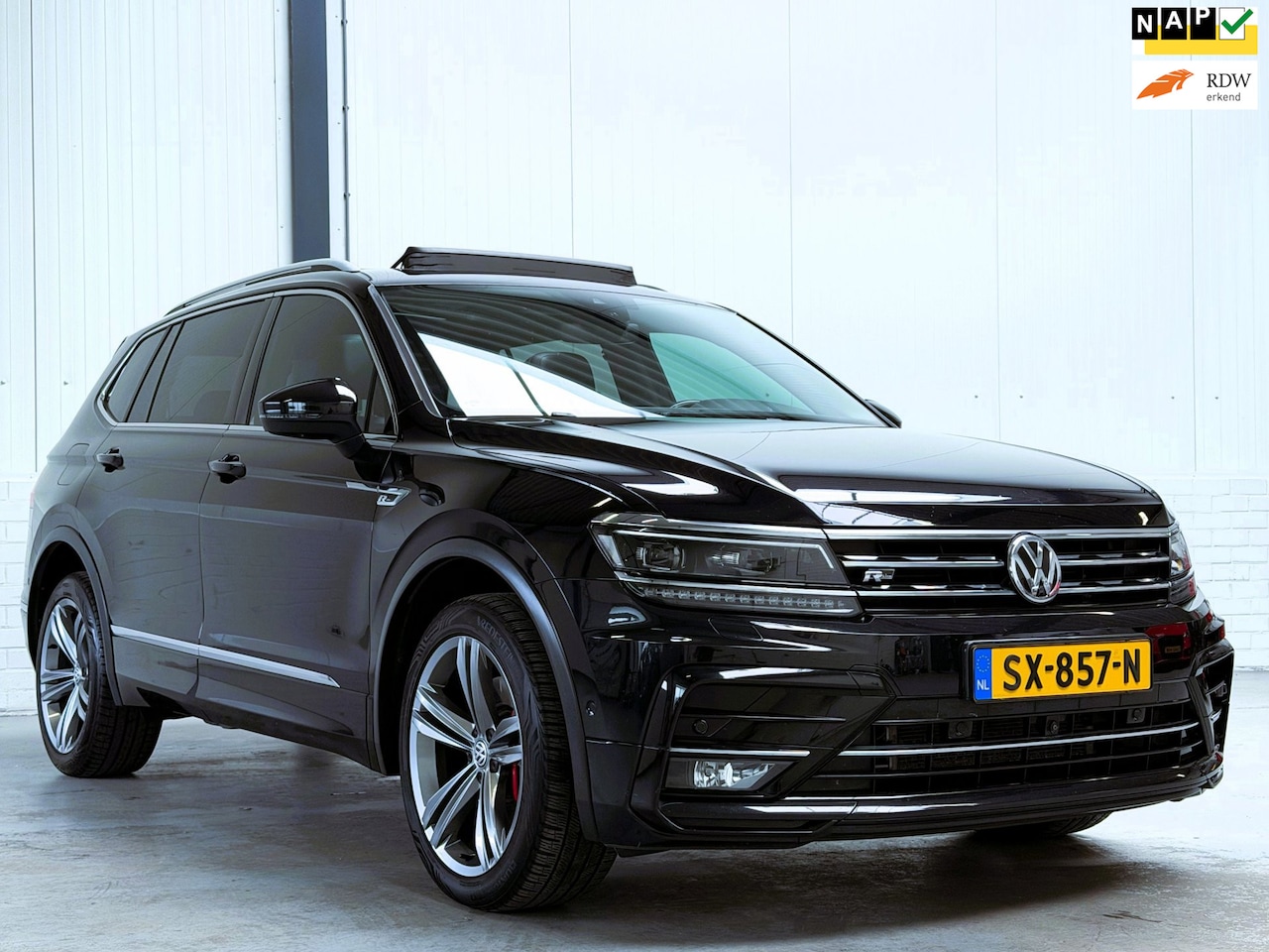 Volkswagen Tiguan Allspace - 2.0 TSI 4Motion 3x R-Line|Pano|360|Trekhaak|Keyless|Standkachel|Adaptief|Org NL - AutoWereld.nl