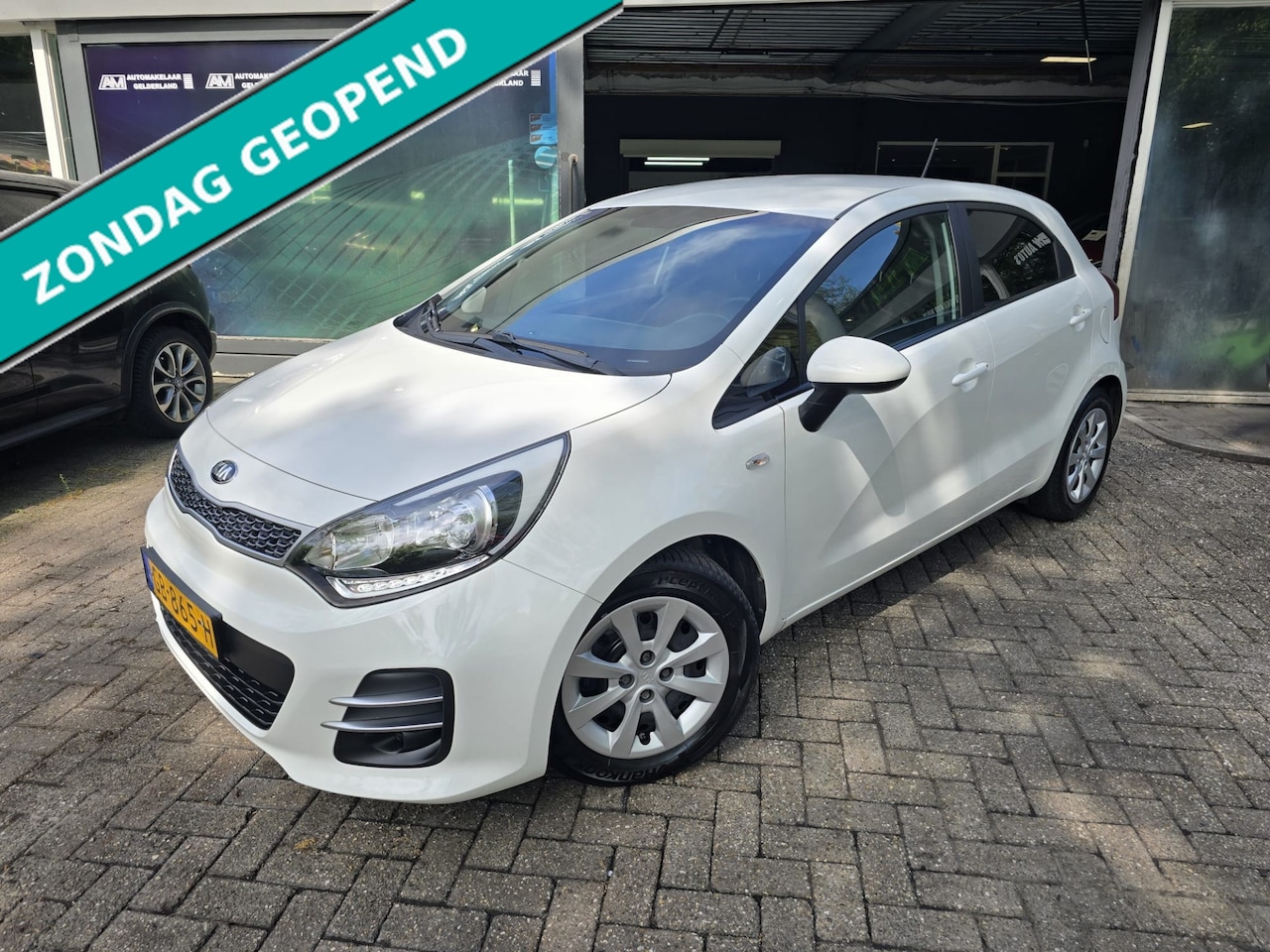 Kia Rio - 1.2 CVVT DynamicLine | 2E EIGENAAR | 12MND GARANTIE | AIRCO | CAMERA | NAVI | - AutoWereld.nl