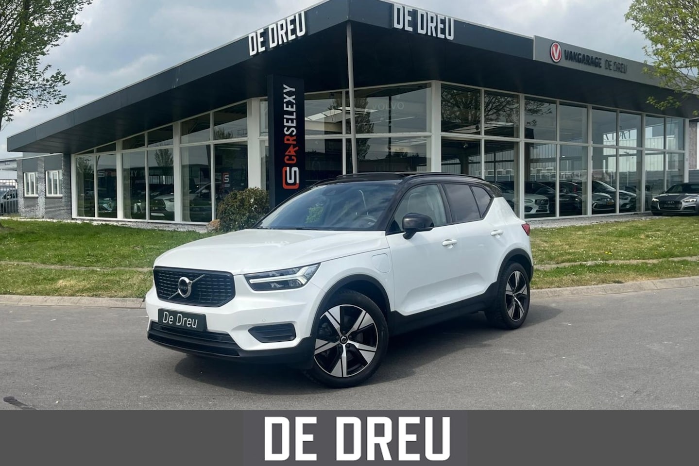 Volvo XC40 - 1.5 T5 Recharge R-Design | TREKHAAK | PANO | ADAPTIVE | STUURVERW | - AutoWereld.nl