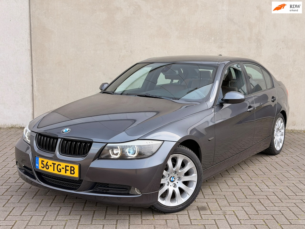 BMW 3-serie - 320i Ori NL NAP Leder Stoelverw Trekhaak AllSeason 17'' - AutoWereld.nl