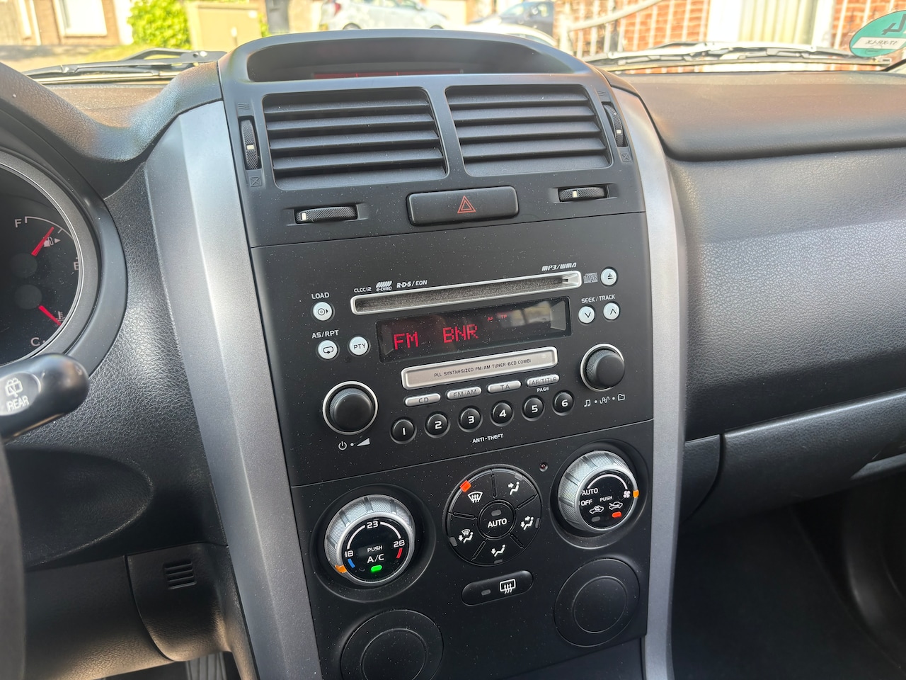Suzuki Grand Vitara - 1.6-16V Exclusive org ned auto met nap 82666 km AIRCO / TREKHAAK / 1600 KG TREKGEWICHT
