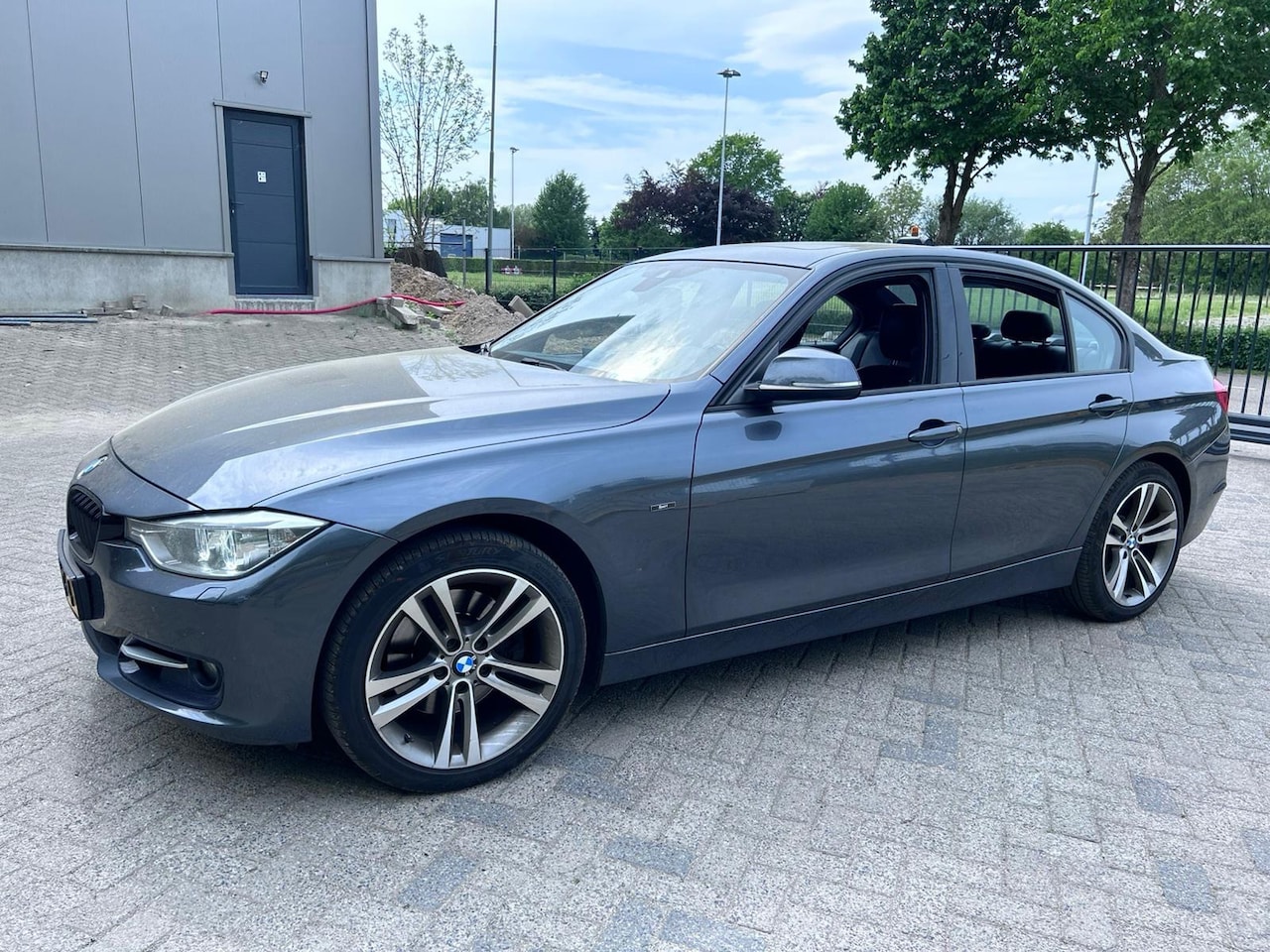 BMW 3-serie - 328i High Executive haedUp Leer navi - AutoWereld.nl