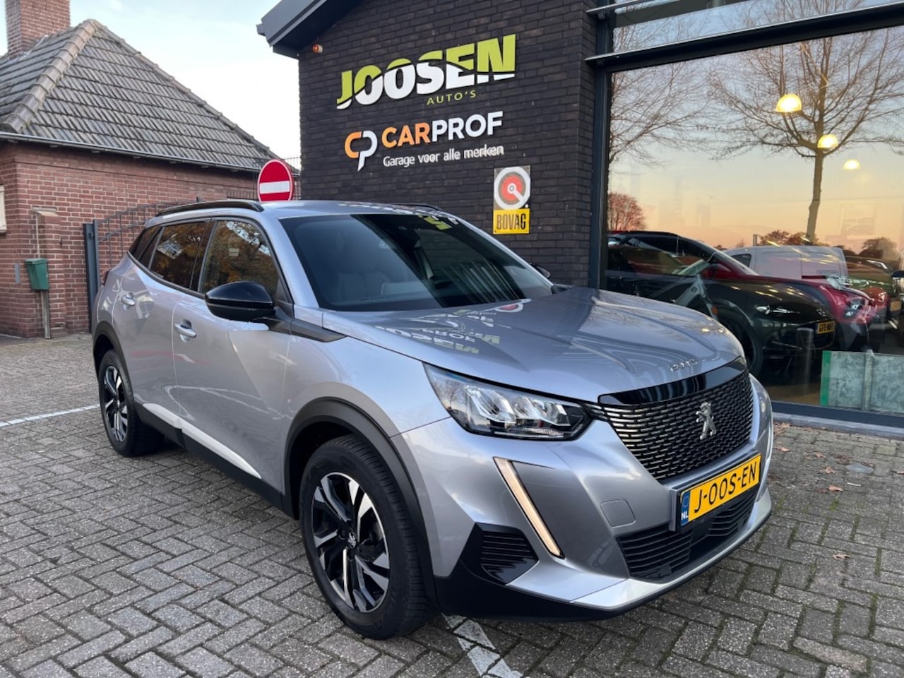 Peugeot 2008 - 1.2 PureTech Allure 1.2 PURETECH ALLURE - AutoWereld.nl