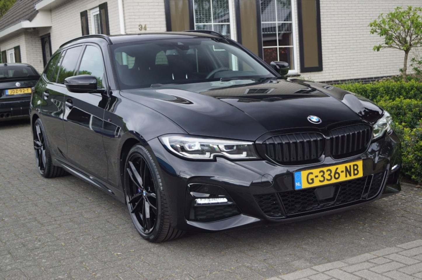 BMW 3-serie - 330I M pakket (258pk) NL Auto Leer/Trekhaak/HIFI/LED/19inch - AutoWereld.nl