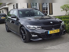 BMW 3-serie - 330I M pakket (258pk) NL Auto Leer/Trekhaak/HIFI/LED/19inch
