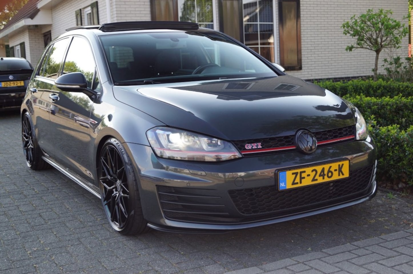 Volkswagen Golf - GTI 2.0 TSI DSG Armytrix/Pano/Keyless/Dynauido/Trekhaak/19inch - AutoWereld.nl