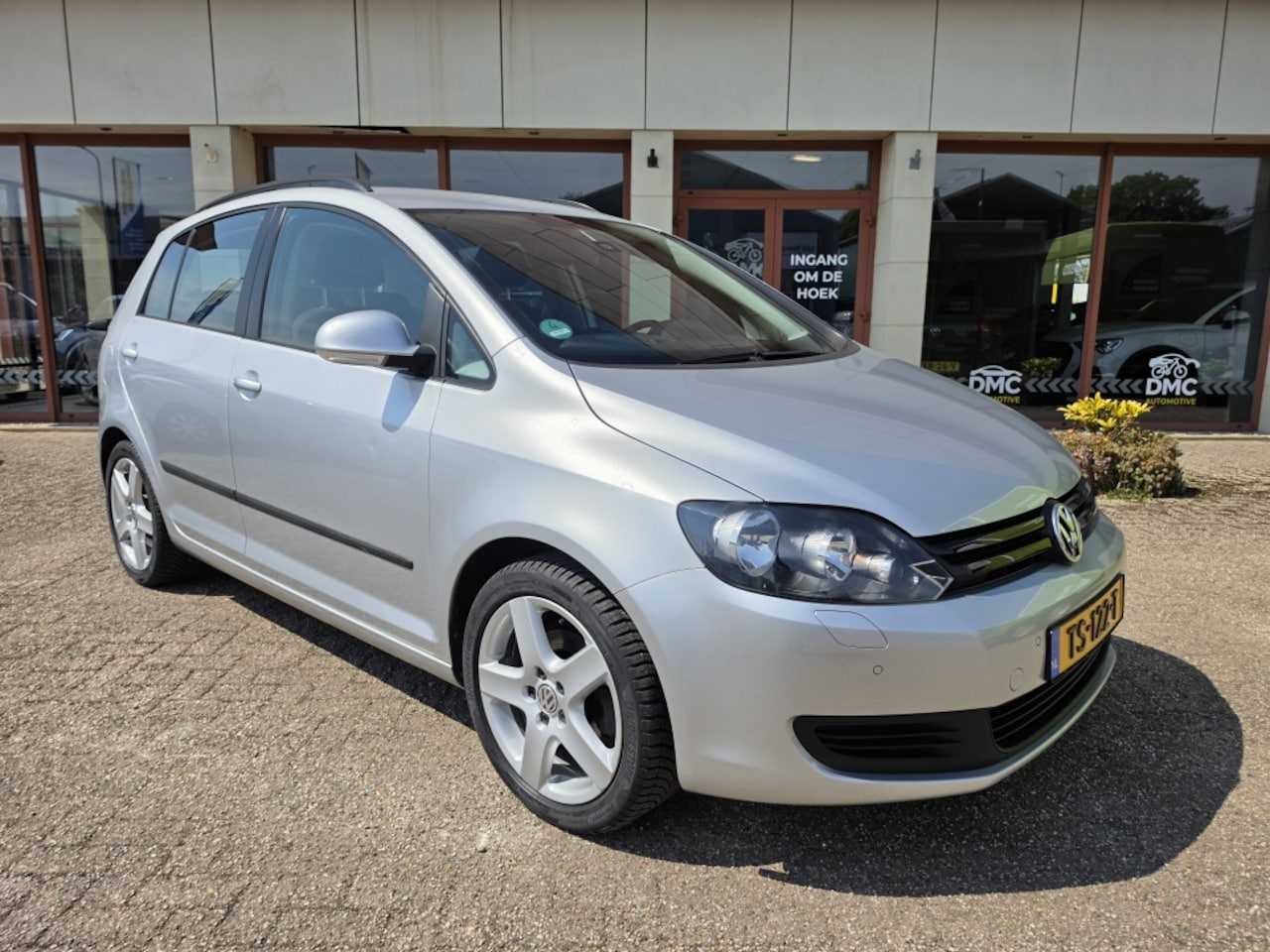 Volkswagen Golf Plus - 1.2 TSI Highline | Airco | Navi |Trekhaak | stoelverw | Cruise-C - AutoWereld.nl