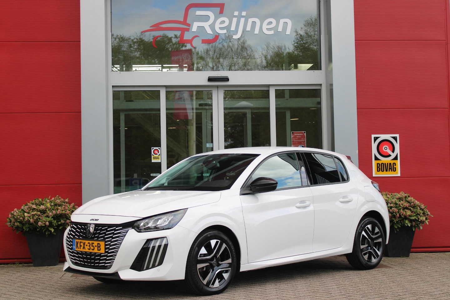 Peugeot 208 - 1.2 100PK ALLURE | PARKEERSENSOREN VOOR + ACHTER | DRAADLOZE APPLE CARPLAY/ANDROID AUTO | - AutoWereld.nl