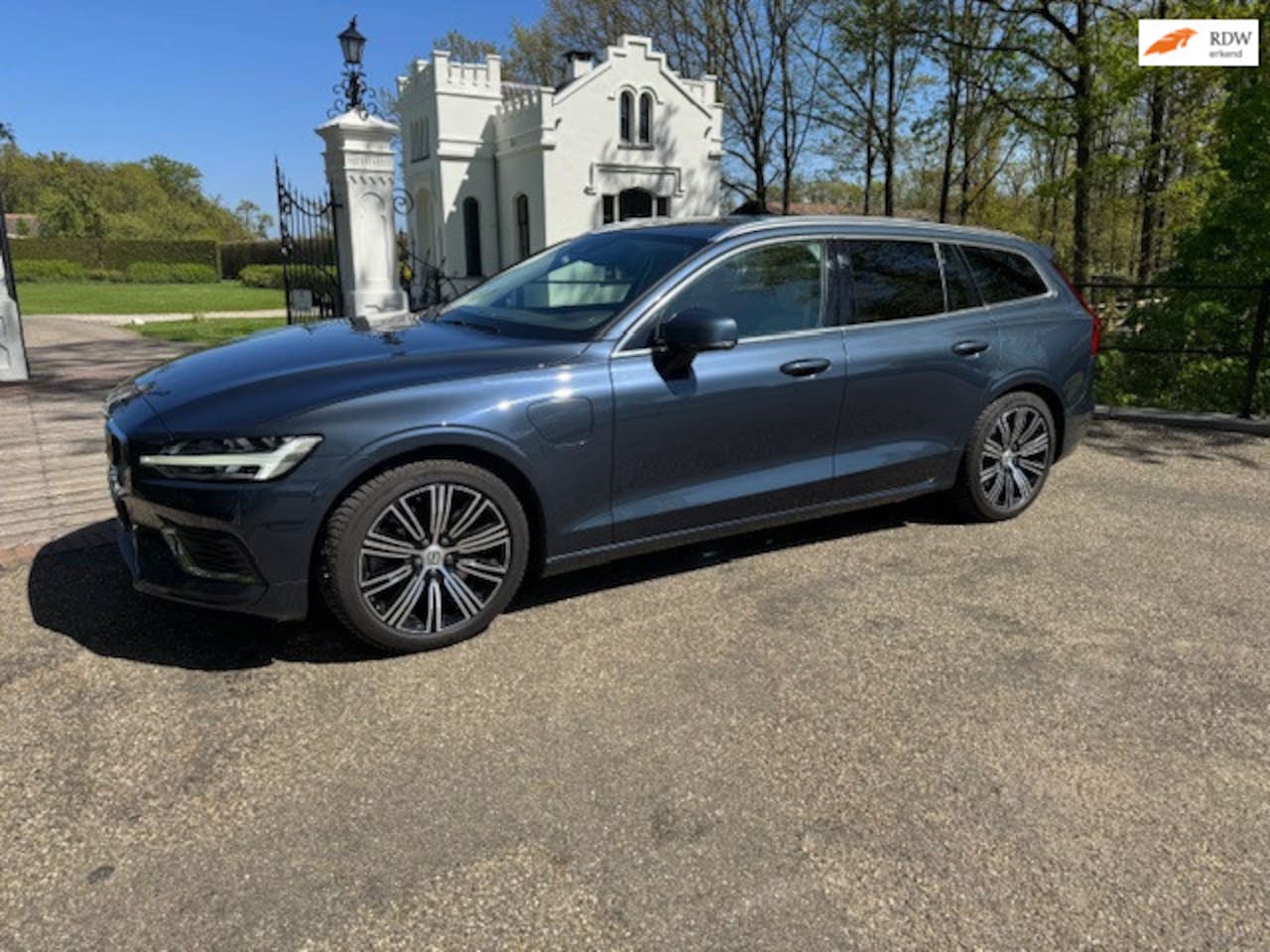 Volvo V60 - T8 Twin Engine 341pk AWD R-Design,top 250km,0-100 4,9 sec, Massagestoelen, Dealer oh, Mich - AutoWereld.nl