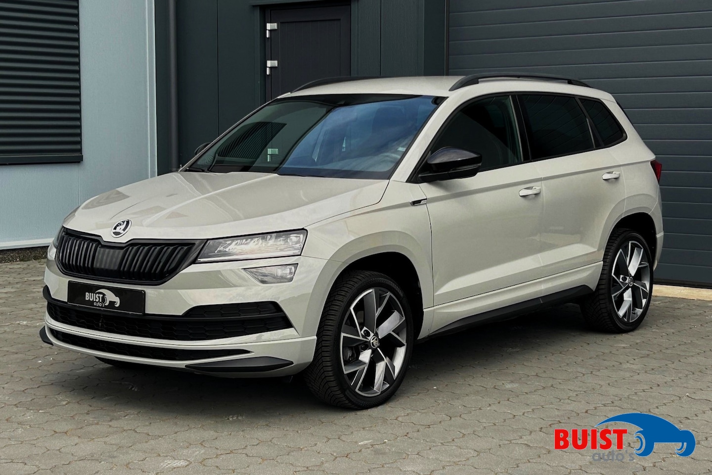 Skoda Karoq - 1.5 TSI ACT 150pk DSG Sportline LED 19" KEYLESS WINTERPAKKET - AutoWereld.nl