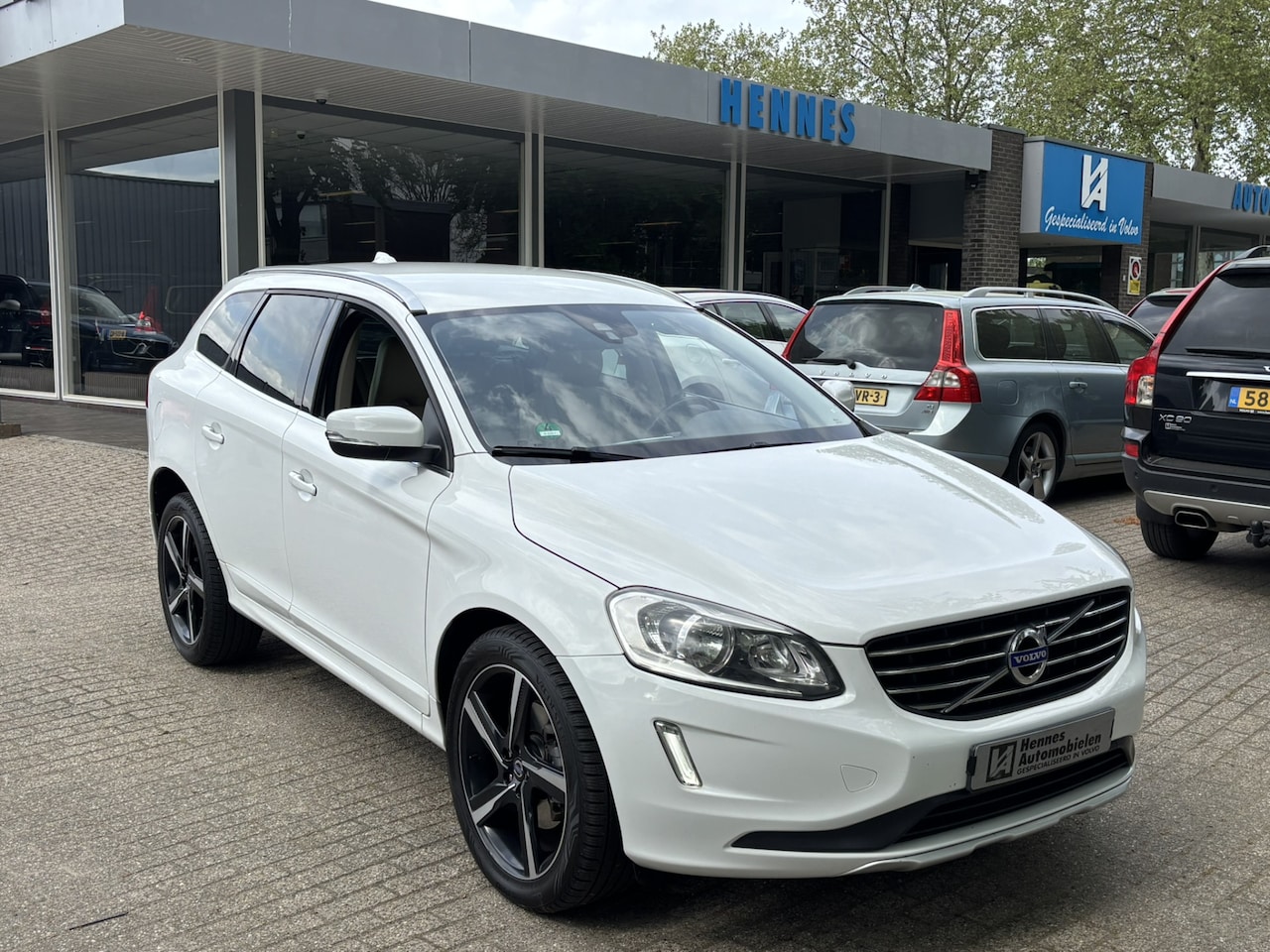 Volvo XC60 - 2.0 T5 Aut6 Summum Leder Family - AutoWereld.nl