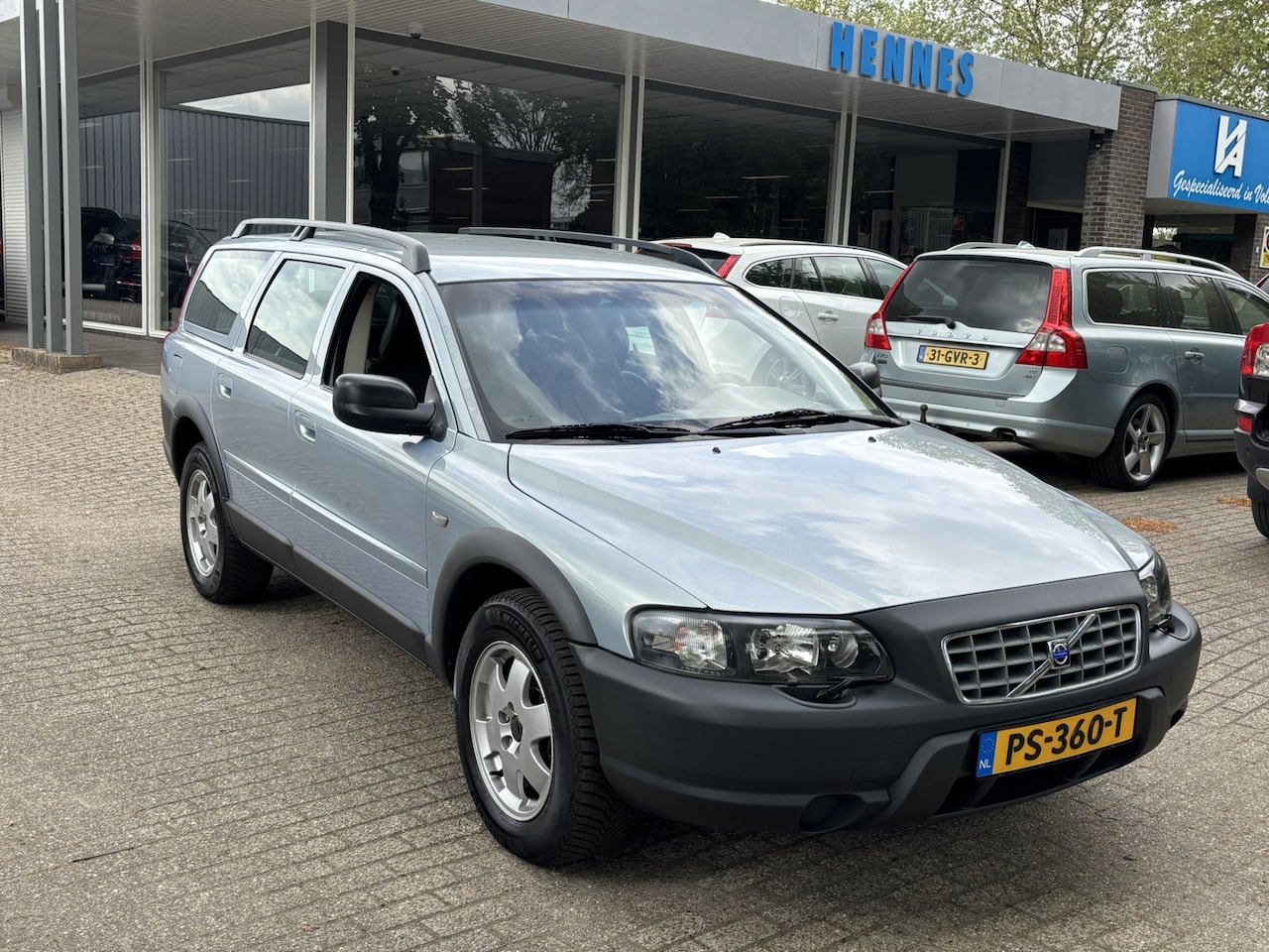 Volvo V70 - 2.4T AWD Comfort 7 PERSOONS Xenon BTW voordeel €450,- - AutoWereld.nl