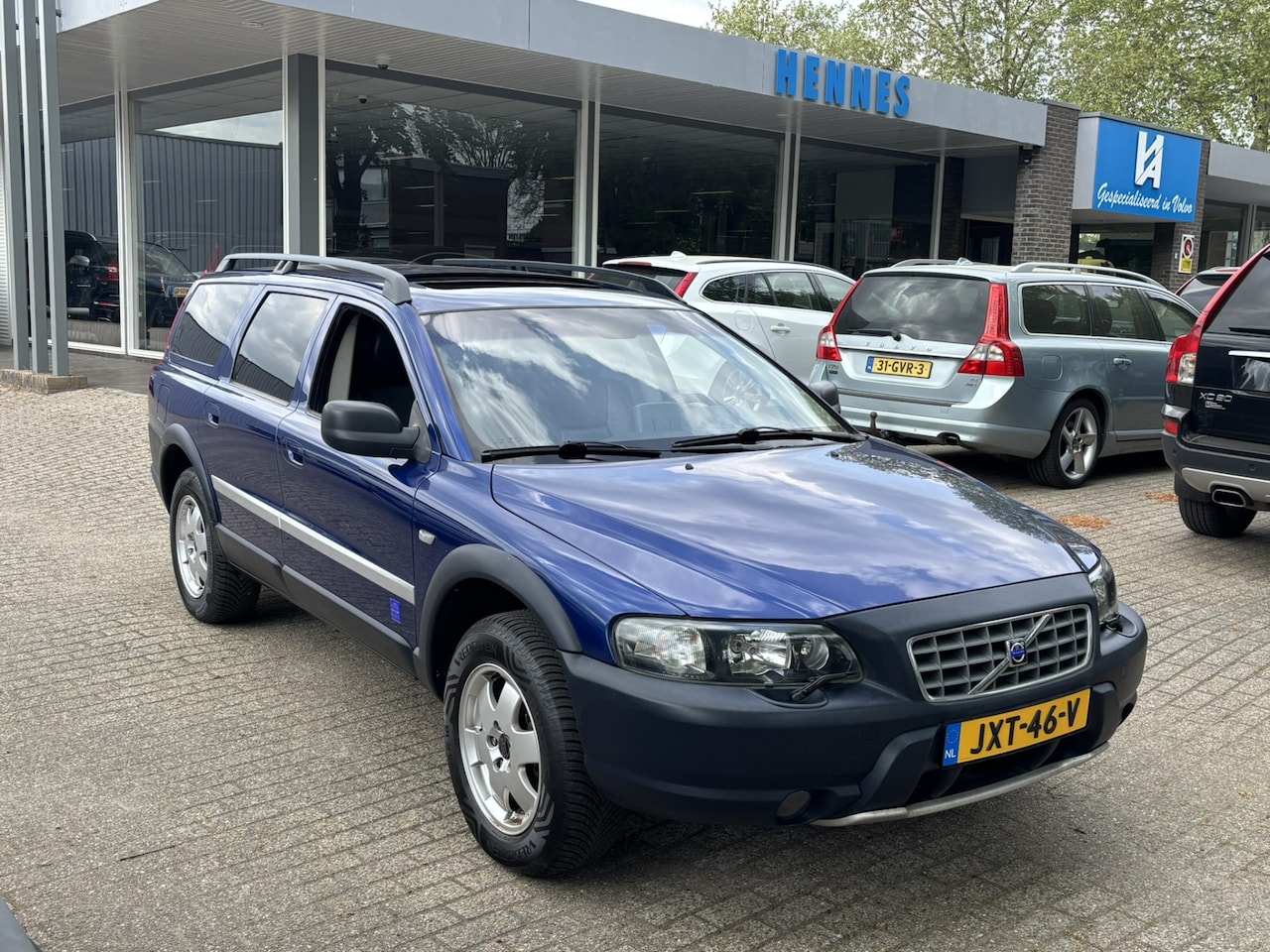 Volvo XC70 - 2.4T AWD Aut OCEAN RACE Schuifdak Xenon BTW voordeel €550,- - AutoWereld.nl