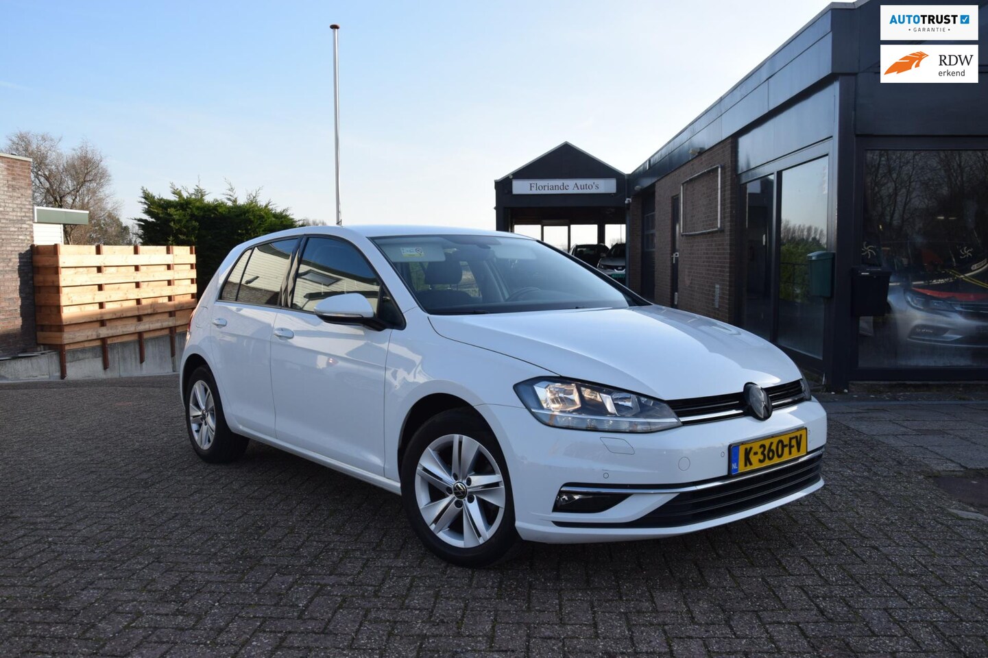 Volkswagen Golf - 1.0 TSI Trendline Camera Carplay - AutoWereld.nl