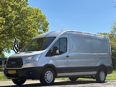 Ford Transit - 350 2.0 TDCI L3H2 AUTOMAAT - Camera - Voorruitverw - Airco - Trekhaak - drie zitplaatsen