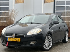 Fiat Bravo - 1.4 T-Jet Corporate 120pk | Apple Carplay/Android Auto | Bi-xenon koplampen | Cruise contr
