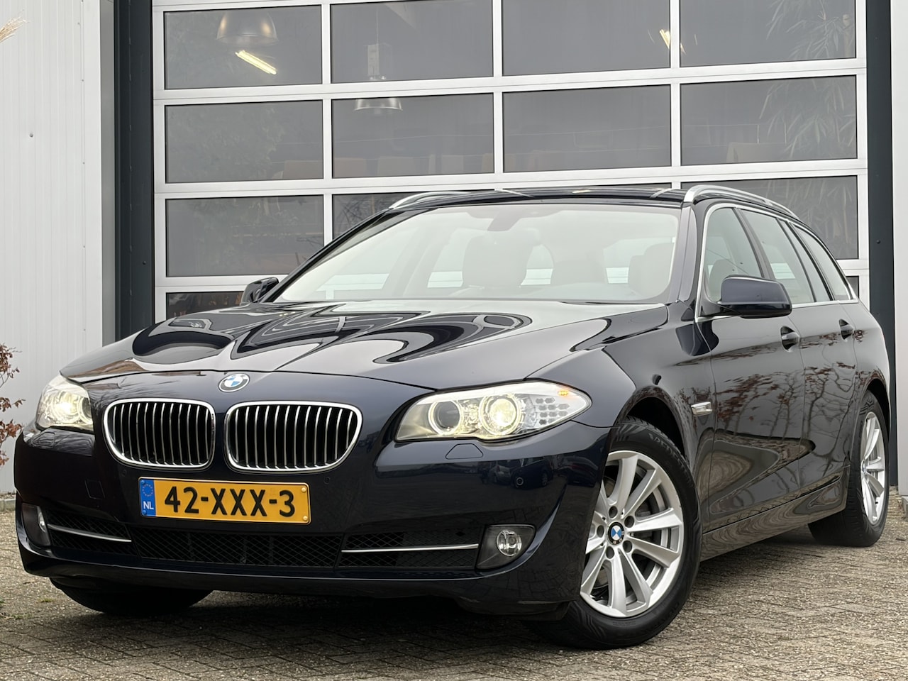 BMW 5-serie Touring - 520i High Executive 184pk | Achteruitrijcamera | Bi-xenon koplampen | Cruise control | Led - AutoWereld.nl