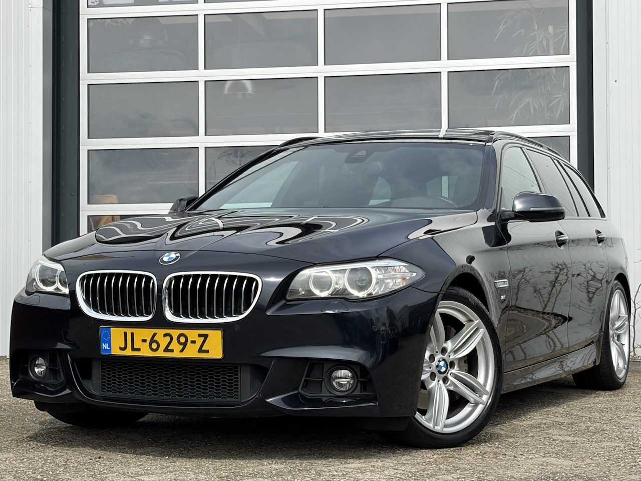 BMW 5-serie Touring - 528i High Executive 245pk | M-Pakket | Bi-xenon koplampen | Dodehoek detector | Elektrisch - AutoWereld.nl