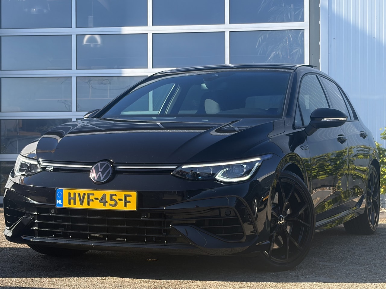 Volkswagen Golf - 2.0 TSI R 4Motion 320pk | Akrapovič | R-Performance Pakket | Harman/Kardon Sound | Elektri - AutoWereld.nl