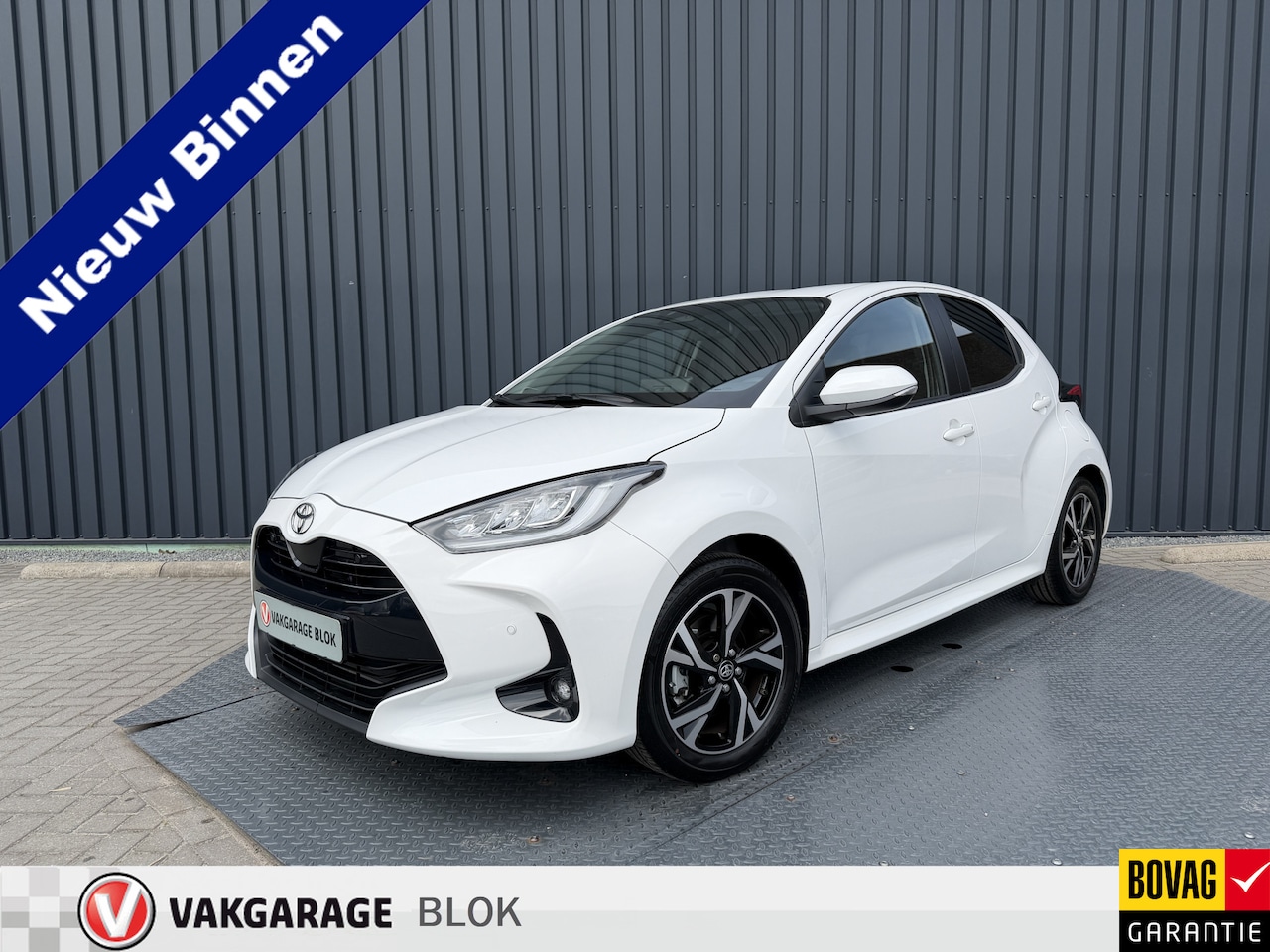 Toyota Yaris - 1.5 Hybrid 115 First Edition | BSM | PDC V+A | Rijklaar!! - AutoWereld.nl