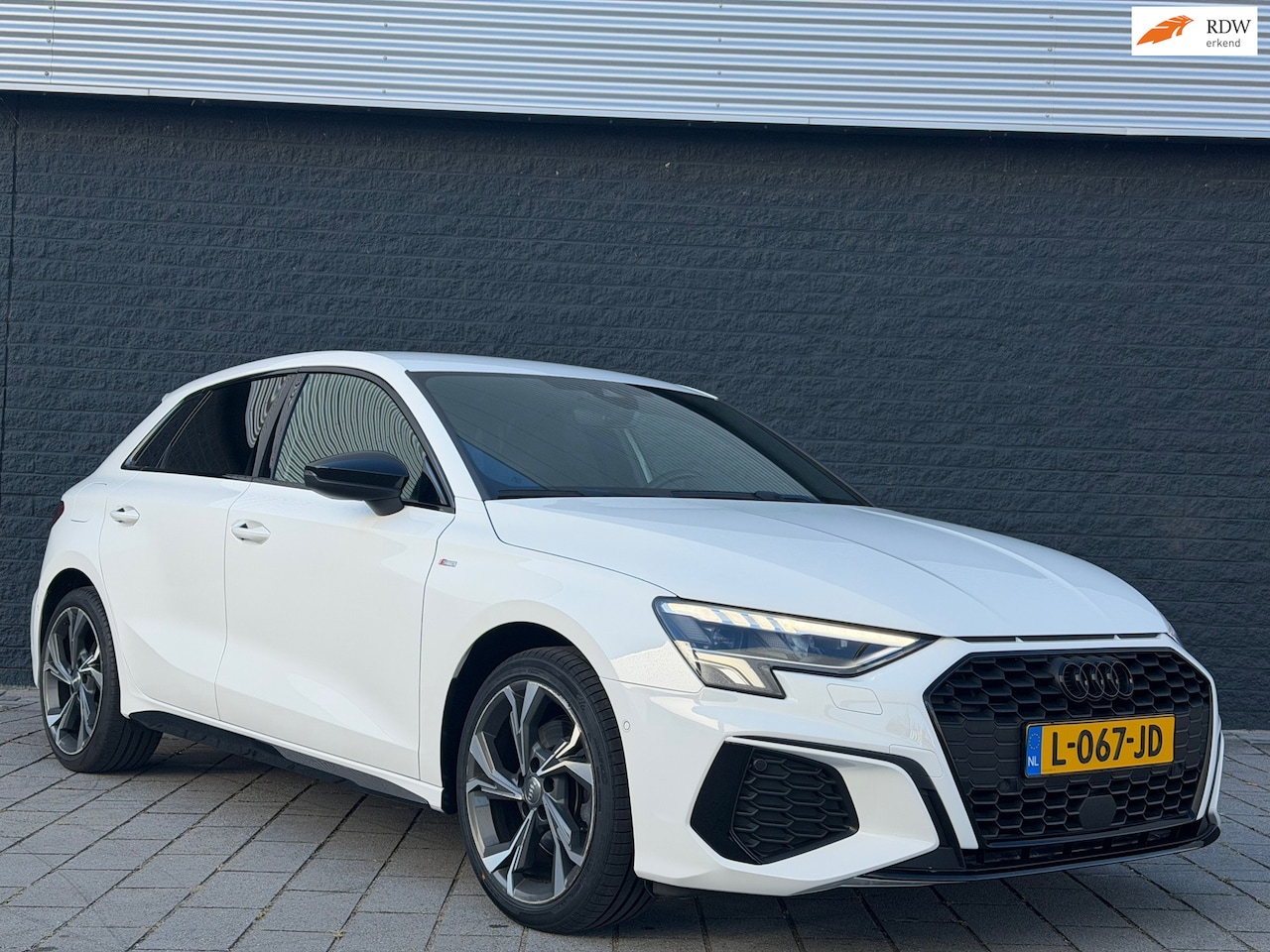 Audi A3 Sportback - 35 TFSI S-Line edition one - AutoWereld.nl