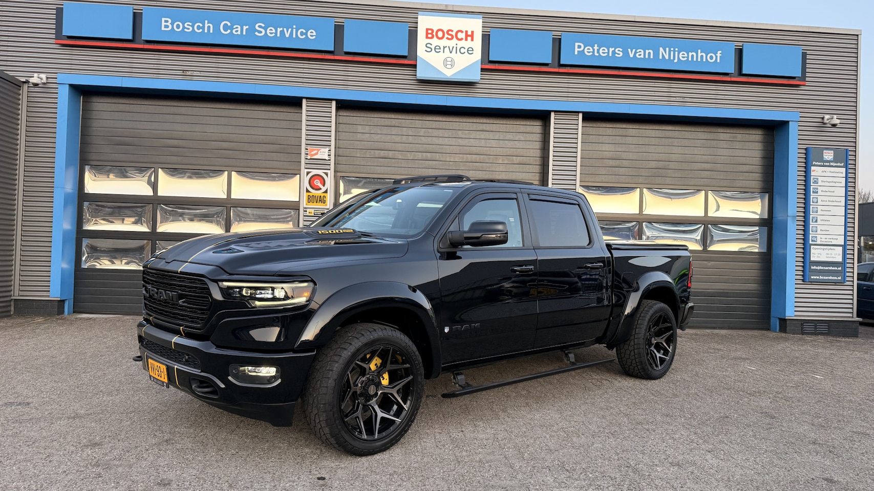 Dodge Ram 1500 - 5.7 V8 4x4 Crew Cab Limited 5.7 V8 4x4 Crew Cab Limited - AutoWereld.nl