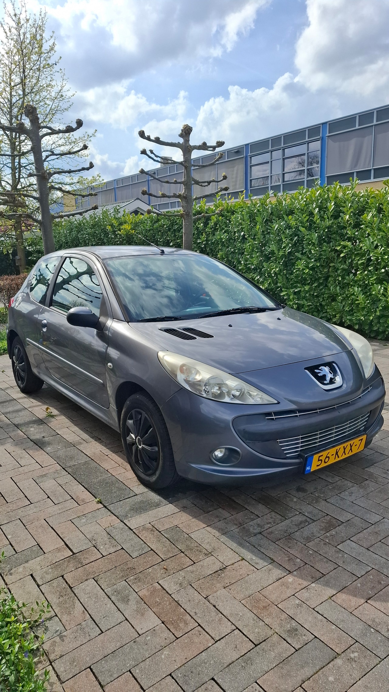 Peugeot 206 + - 1.4 XS Sport uitlaat (originele zit erbij), sport wieldoppen (originele zitten erbij). - AutoWereld.nl