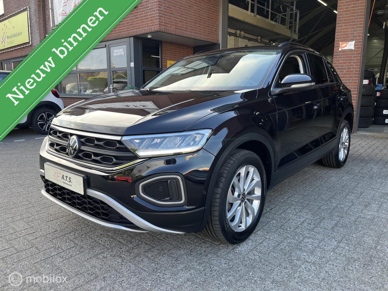 Volkswagen T-Roc - 1.5 TSI Life Edition ACC*LED*PDC*CARPLAY* - AutoWereld.nl