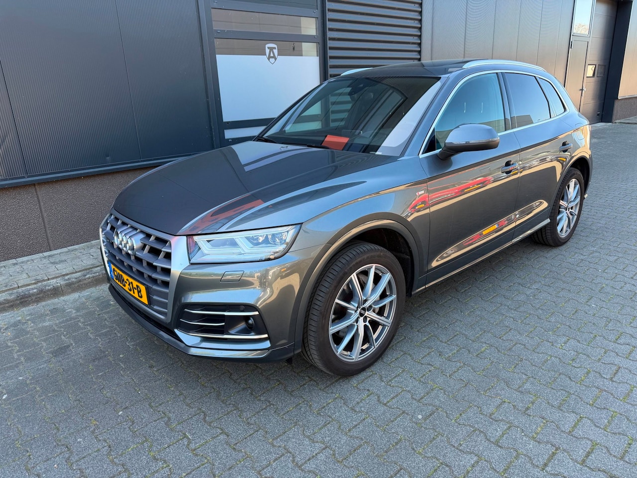 Audi Q5 - 50 TFSI e quattro S edition met panodak - AutoWereld.nl