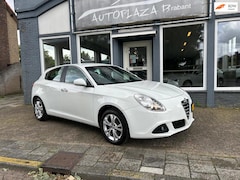 Alfa Romeo Giulietta - 1.4 T Distinctive/ AUTOMAAT / CRUISE/ LEER/ USB/ 17 INCH/ 170 PK