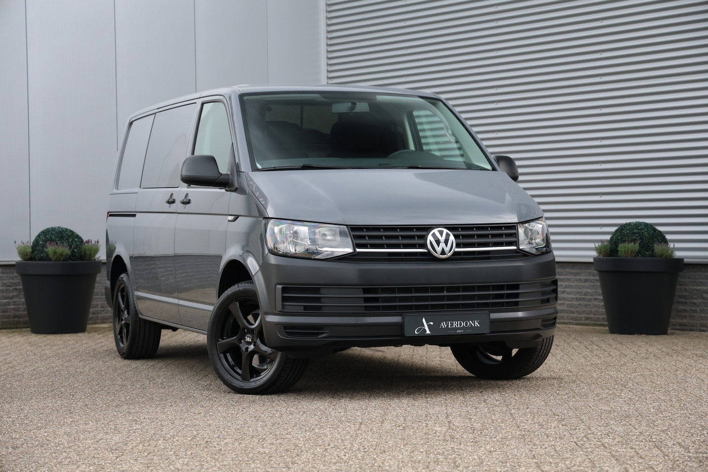 Volkswagen Transporter - 2.0 TSI L1H1 Comfortline Airco|Camera|Trekhaak| BPM + BTW Vrij - AutoWereld.nl