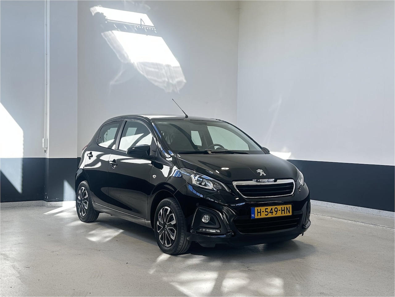 Peugeot 108 - 1.0 e-VTi Active | NL | 2 Eig| Apple Carplay/ Android Auto | Camera | Airco | C.V | - AutoWereld.nl