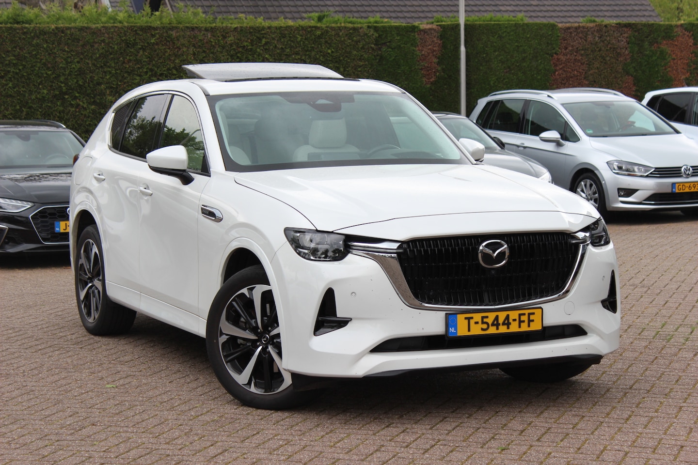 Mazda CX-60 - 2.5 e-SkyActiv PHEV Takumi / SoH 92,8% / Panoramadak / 360Camera / Head-up / Leder / Keyle - AutoWereld.nl