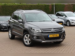 Volkswagen Tiguan - 2.0 TSI Sport&Style 4Motion / Trekhaak / Android Auto / Parkeerhulp V+A / 17'' / Xenon / D
