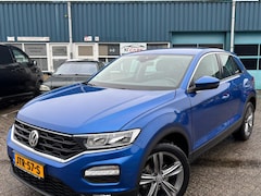Volkswagen T-Roc - 1.0 TSI Style | Carplay | Stoelverwarming | Climate | Navi | LM Velgen | Dealer onderhoude