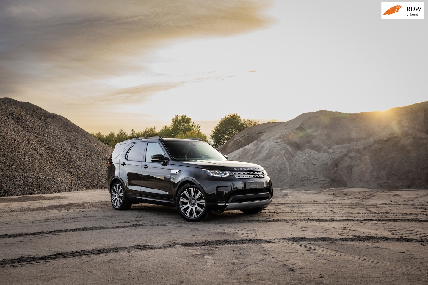 Land Rover Discovery - 3.0 Td6 HSE 7-persoons (258pk) - LED PANO MERIDIAN TREKHAAK - AutoWereld.nl