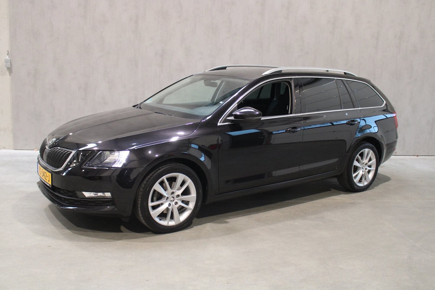 Skoda Octavia Combi - 1.5 TSI Greentech Style PDC/Trekhaak/Navi+carplay - AutoWereld.nl