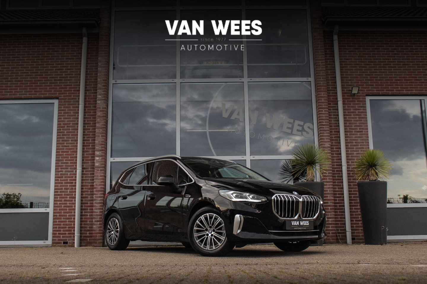 BMW 2-serie Active Tourer - 230e xDrive Luxury Line | 1e eigenaar | BTW auto | Driving Assistant | Harman Kardon | 360 - AutoWereld.nl