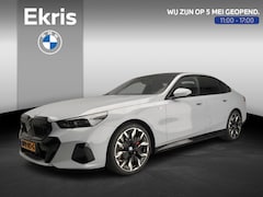 BMW 5-serie - Sedan 520d | M-Sportpakket | LED | Leder | HUD | Trekhaak | Schuifdak | Active cruise | DA