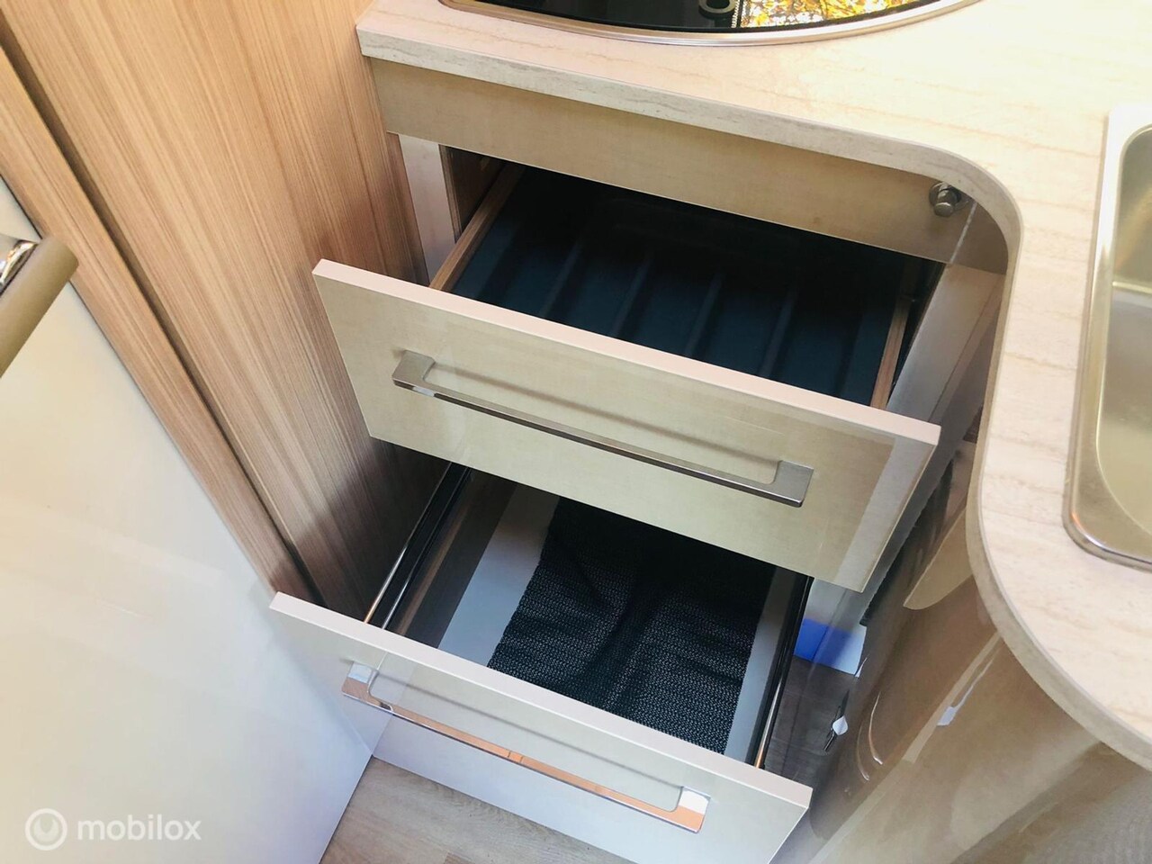 Renault Master - Ahorn Canada 95 Plus / Lengte bedden / Hefbed / XXL koelkast