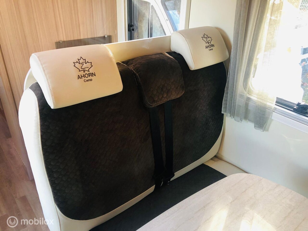 Renault Master - Ahorn Canada 95 Plus / Lengte bedden / Hefbed / XXL koelkast
