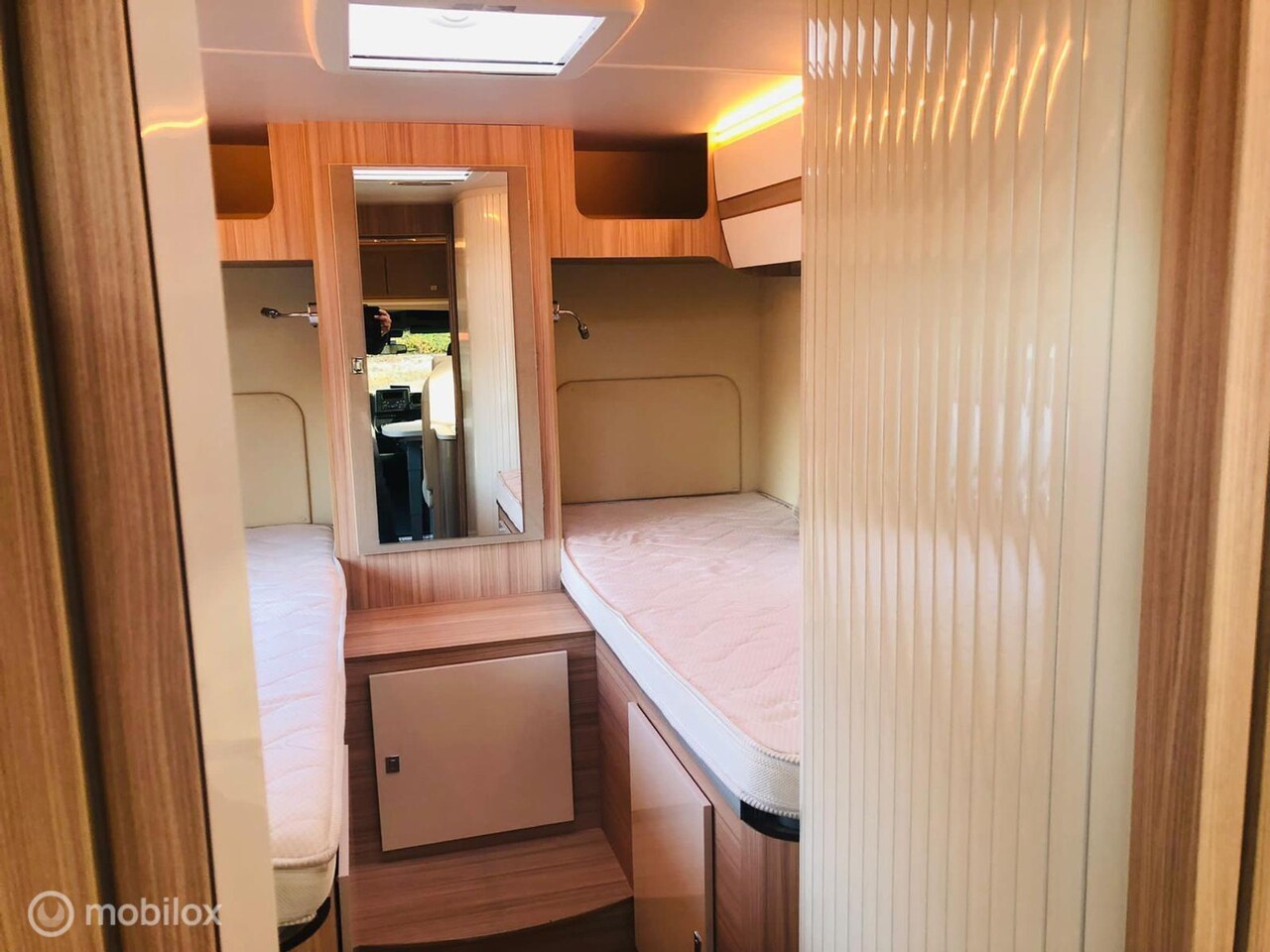 Renault Master - Ahorn Canada 95 Plus / Lengte bedden / Hefbed / XXL koelkast