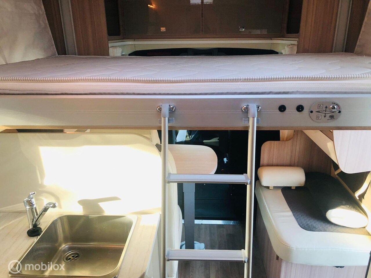 Renault Master - Ahorn Canada 95 Plus / Lengte bedden / Hefbed / XXL koelkast