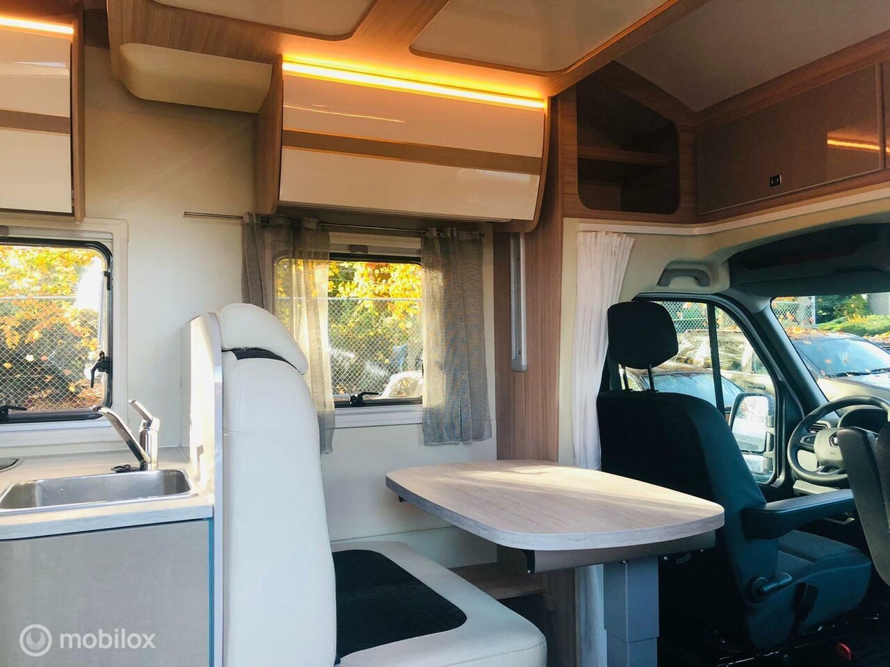 Renault Master - Ahorn Canada 95 Plus / Lengte bedden / Hefbed / XXL koelkast